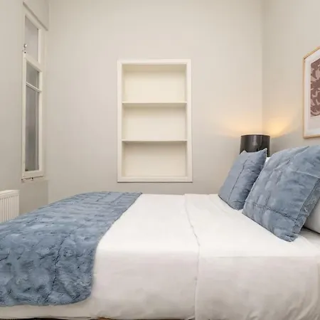 Historical 2-bedroom Διαμέρισμα