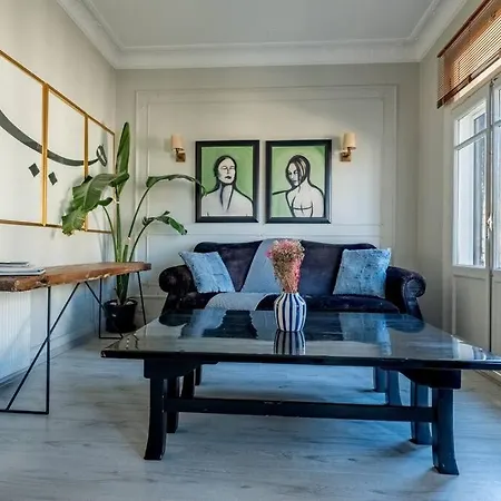 Historical 2-bedroom Апартаменты