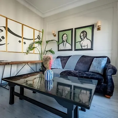 דירה Historical 2-bedroom
